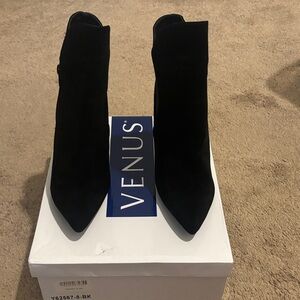 Venus Women's Black Pointed-Toe Suede Ankle Boots size 8